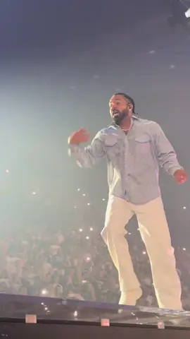 Drake incendia Milano alla prima data al Forum ❤️🔥 #drake #concert #milan #forum #europe 