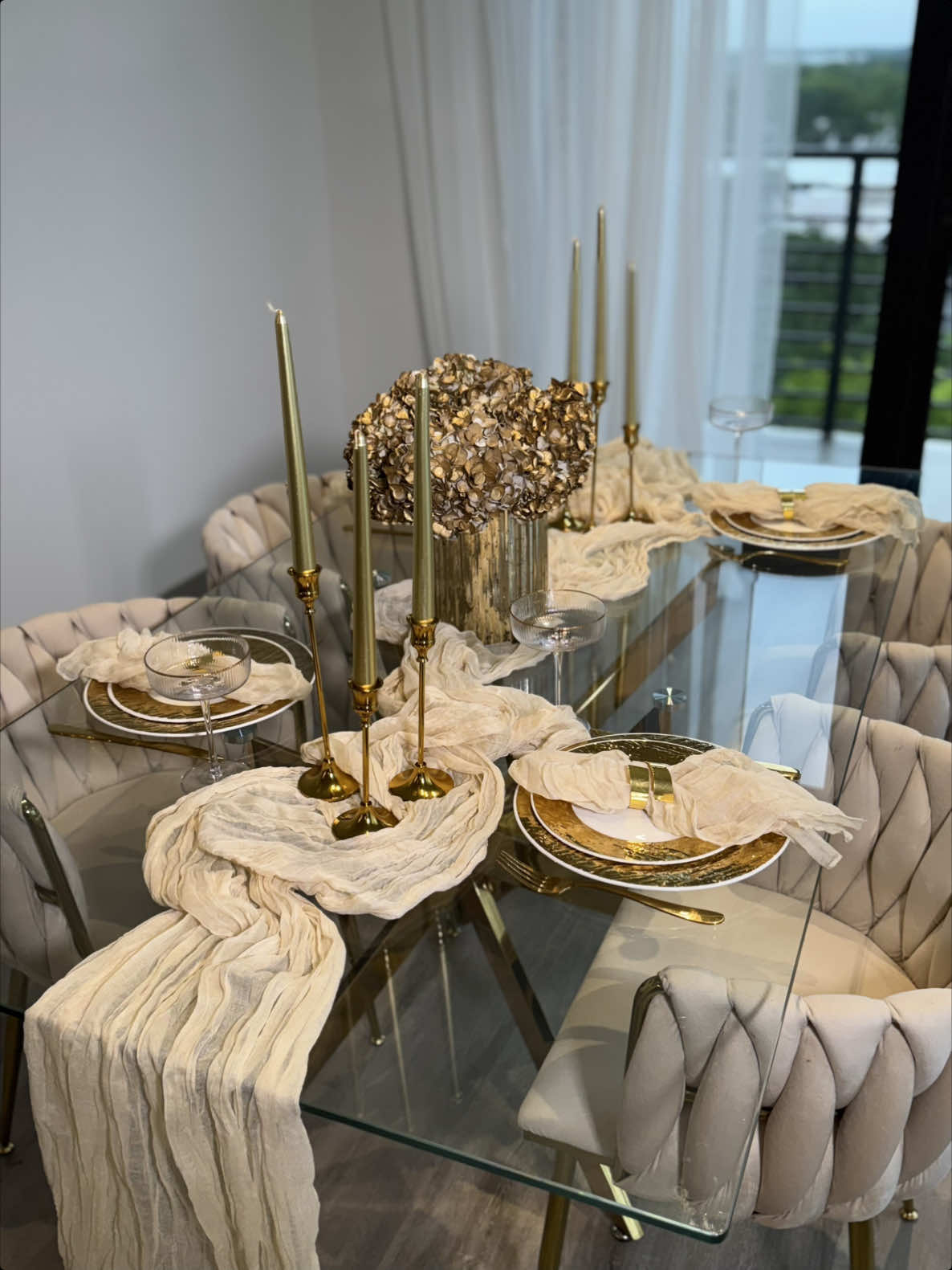 Золотая сервировка! Тотал голд так сказать 😅  #сервировкастола #tablesetting #tablescape 