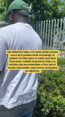 Ojo debemos saber con quien andar porque cerca de ti puedes tener al enemigo te quieren ver bien pero no mejor que ellos toca tener cuidado la gente es mala y la envidia más encomiéndate a Dios que él mundo está jodido caras vemos corazones no sabemos #video #viral #envidia #fiscalia @yosoy_jorgetotto 