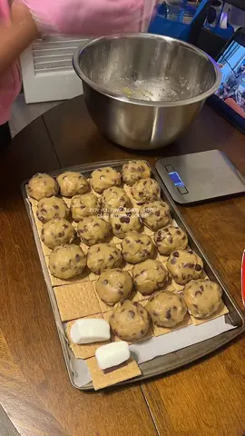 SMORE COOKIE FOLLOW TO SEE WHEN I POST THE RESULTS 😌🤏🏽 #SmallBusiness #cookierecipe #handmadewithlove #christianbusiness #fyp @lovelyandedible on instagram 