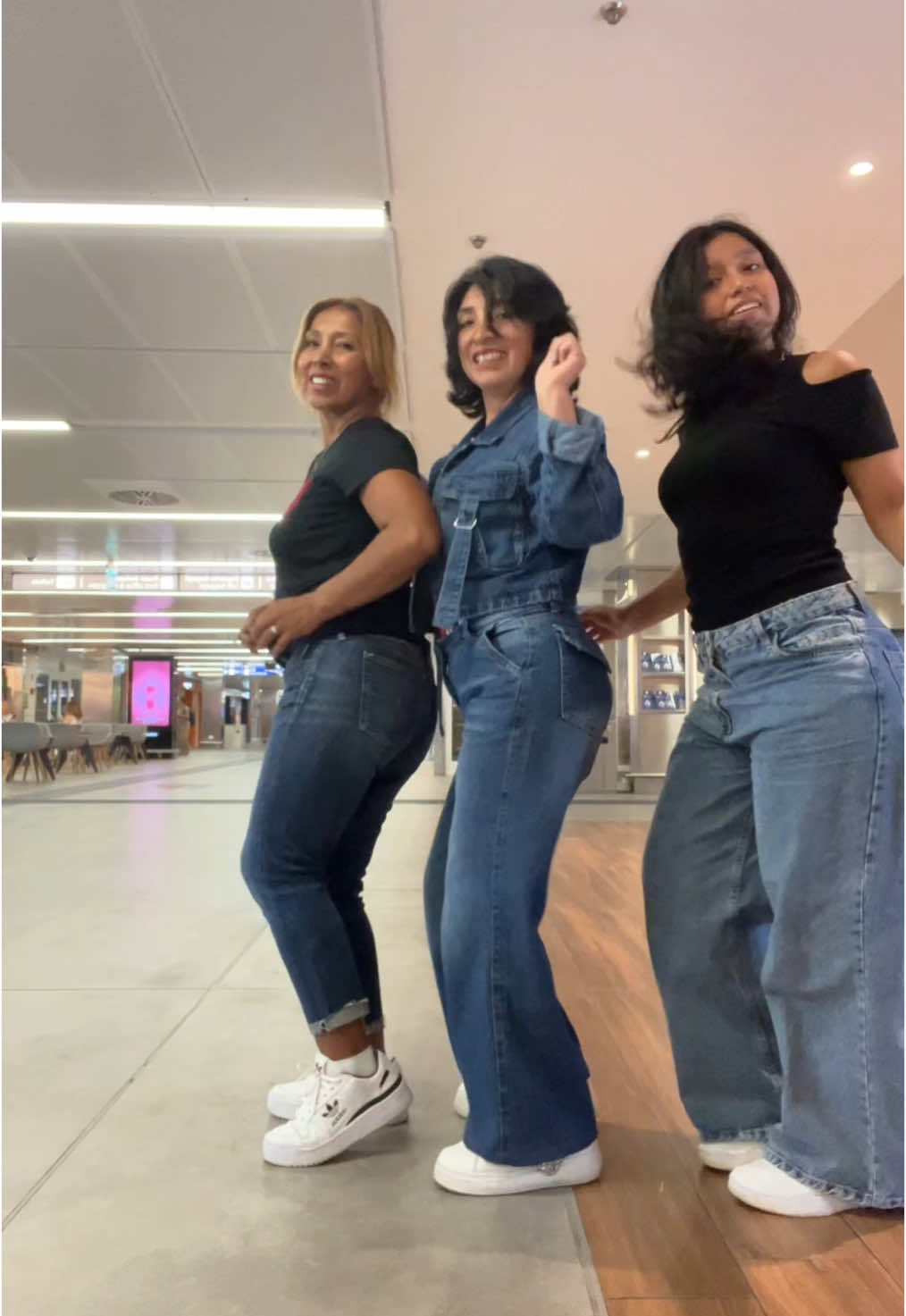 Bellissimi❤️❤️#perte Aeroporto Linate Milano🇮🇹