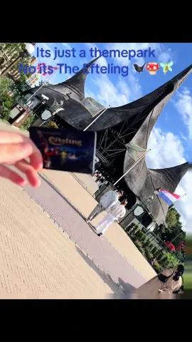 Genieten van Efteling abbonement zomeravonden zijn perfect en het is zo mooi het niet zo maar een pretpark maar gewoon de Efteling waar elk deeltje tot in detail gemaakt is 🍄🐦‍⬛🧚🏻😍🤩#themepark #viral_video #efteling #zomeravond #wereldvolwonderen 