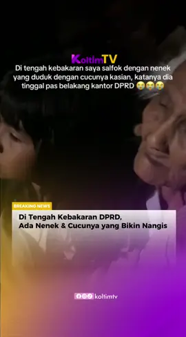 Di Tengah Kebakaran DPRD, Ada Nenek & Cucunya yang Bikin Nangis Katanya mereka tinggal di belakang gedung DPRD… sekarang cuma bisa duduk di jalan sambil peluk cucunya 💔 Kasihan banget… c:makeupanacucu #MakassarUpdate #FYP #BreakingNews