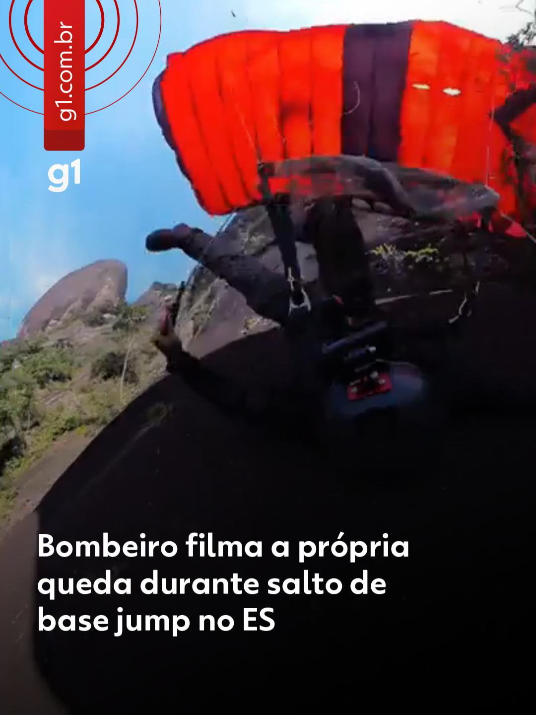 Tratando ferimentos - O bombeiro do Rio de Janeiro Carlos Solto, que caiu após saltar da Pedra dos Cabritos, em Castelo, no Sul do Espírito Santo, compartilhou com o #g1 as imagens do salto que fez no dia 13 de agosto e terminou em queda. Na ocasião, ele foi resgatado e levado de helicóptero ao hospital com diversas fraturas. Na última quinta-feira (28), ele disse que ainda está fazendo tratamento médico e tratando os ferimentos. O base jump é um esporte radical em que o atleta salta em queda livre de uma estrutura alta e, após a queda, abre um paraquedas. Segundo o Corpo de Bombeiros, o equipamento da vítima girou no momento da queda. O homem ainda tentou controlar, mas foi jogado em direção à pedra e desceu batendo na encosta até cair em uma área de difícil acesso. Clique em 'leia o artigo' para ver mais sobre o caso. #basejump #paraquedas #espíritosanto #g1local