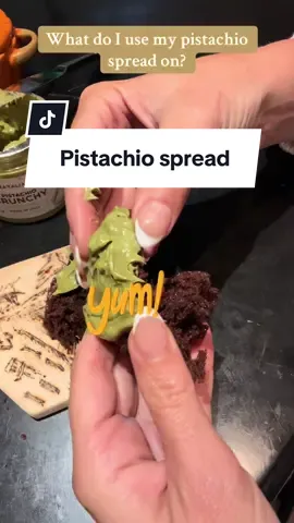 #pistachios #brownierecipe #dubaichocolatefilling #pistachiospread
