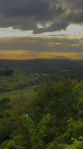 Boa noite, minha gente! Que Deus abençoe nossa noite!👨‍🌾🏡🫀🌵🐄 . 📍Trevo Capanema/ Maragojipe  . . #nordeste #interior #fazenda #roca #rua 