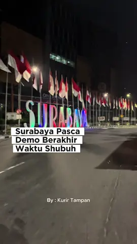 Suasana kota Surabaya pasca demo berakhir pukul 04.20 #surabaya #ojol #demo #grahadisurabaya #polisi 