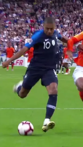 ningún jugador puede asustar a virgil van dijk #tendencias #futbol⚽️ #footballtiktok #goviral #foryou 