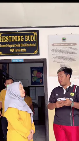 🌸 Doa Jum’at Berkah untuk Para Donatur 🌸 Bismillahirrahmanirrahim, Ya Allah, Tuhan yang Maha Kaya, Maha Pengasih, dan Maha Penyayang, di hari yang penuh berkah ini kami memanjatkan doa untuk para donatur yang Engkau gerakkan hatinya, sehingga mereka mau berbagi kebaikan kepada panti dan masjid. Ya Allah, limpahkanlah keberkahan atas setiap langkah mereka, lapangkan rezekinya, sehatkan tubuhnya, bahagiakan keluarganya, dan jadikan kebaikan yang mereka titipkan sebagai cahaya di dunia maupun di akhirat. Ya Allah, kami memohon dengan penuh kerendahan hati: 	1.	Bagi yang tengah menanti kehadiran buah hati, segeralah Engkau titipkan amanah terindah berupa keturunan yang shalih dan shalihah, penyejuk mata dan penerang jalan menuju surga-Mu. 	2.	Bagi yang sedang menanti pasangan hidup, hadirkanlah jodoh terbaik di waktu yang paling indah menurut-Mu, yang dapat mendampingi dalam suka dan duka hingga Engkau satukan di surga-Mu kelak. 	3.	Bagi keluarga-keluarga yang kini berjuang, curahkanlah kebahagiaan, kesehatan, dan ketenteraman di dalam rumah mereka. 	4.	Kami memohonkan doa dari anak untuk almarhum Bapak Pekusnobin bin Kuswandi — ampunilah segala dosanya, terimalah amal kebaikannya, lapangkan kuburnya, dan jadikan ia hamba yang Engkau muliakan di sisi-Mu. 	5.	Kami memohonkan doa dari anak untuk almarhumah Ibu Kartipah — sucikanlah hatinya, terangilah jalannya, dan tempatkan beliau di surga-Mu yang paling indah bersama orang-orang yang Engkau cintai. 	6.	Dan bagi mereka yang mencari kelancaran rezeki, keberhasilan karir, serta kebahagiaan dunia akhirat, bukalah pintu rezeki dari arah yang tak disangka-sangka, mudahkan segala urusan, dan jadikan langkah mereka selalu dalam ridha dan perlindungan-Mu. 	7.	Dan khusus bagi yang sedang bersyukur atas rumah barunya, jadikanlah rumah tersebut sebagai rumah penuh berkah, rumah yang dipenuhi sakinah, mawaddah, warahmah, tempat tumbuhnya doa, tempat berlabuhnya kebahagiaan, serta benteng yang melindungi dari bala dan musibah. Ya Allah, catatkanlah setiap titipan kebaikan para donatur sebagai amal jariyah yang pahalanya terus mengalir tanpa henti, meski langkah mereka berhenti di dunia ini. Aamiin Ya Rabbal ‘Alamiin 🤲✨ @DwiRat🇮🇩🇹🇼 @Owner Mie Jebew dan Seblak DKD @yanti @Queen 👸🏻 @Virgo 𓍢ִ໋🌷͙֒ ᰔᩚ @Dany Tyas @Dessy Permana @fenytri 