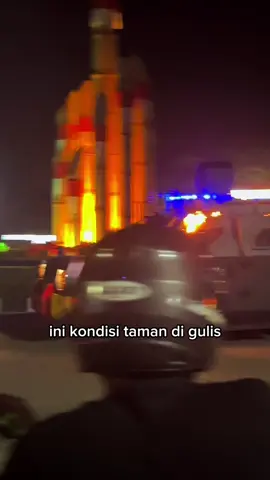 Kondisi taman digulis jumat malam saat terjadi demonstrasi. Fokus kita ke dpr kawan-kawan bukan untuk merusak fasilitas umum.  #demodpr #tamandigulispontianak #pontianakviral #pontianakkalimantanbarat #pontianakpride 