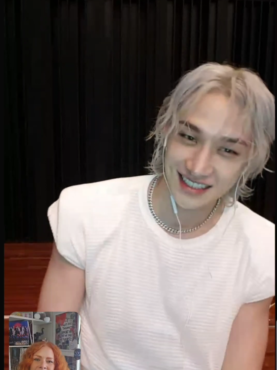 Note to self, never give this man a compliment 🙈 I loved that I got to speak to my ult Bias, eventhough we didn’t really vibe all that well, today 🫣😅 Maybe I'll get the chance again one day 🫶🏻  #bangchan #straykidscomeback #straykids #skz #skzfancall 