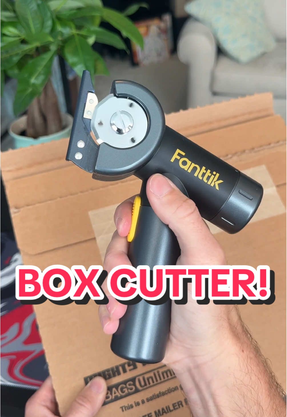 The C8 Nano Electric Scissors are by far the easiest way to cut up cardboard, boxes and anything else! These are made by @Fanttik and they’re so satisfying to use #fanttik #fanttikday #c8nano #boxcutter #scissors #tools #Home #garage 