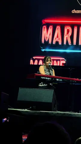 @marinedmusique a interprété « Fille Ordinaire » sur la scène de la Foire de Chalons.  #marine #marinedelplace #album #staracademy #coeurmaladroit 