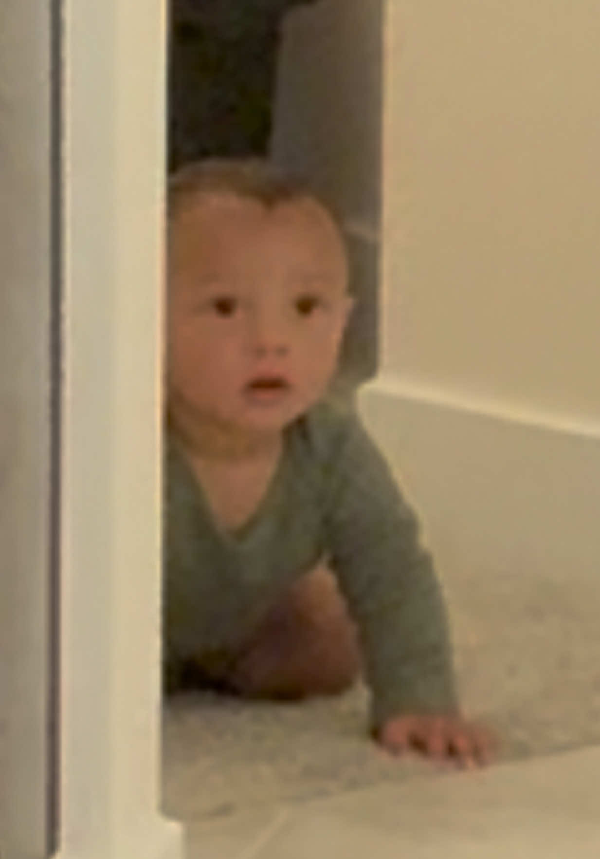 He actually don’t mess wit strangers too 😭😂😂 @Zaza #zaza #babies #larobenz 