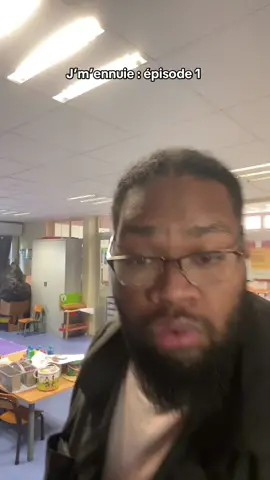 Aider ma mère à l’école ça devient un terrain de jeu #fyp #pourtoi 