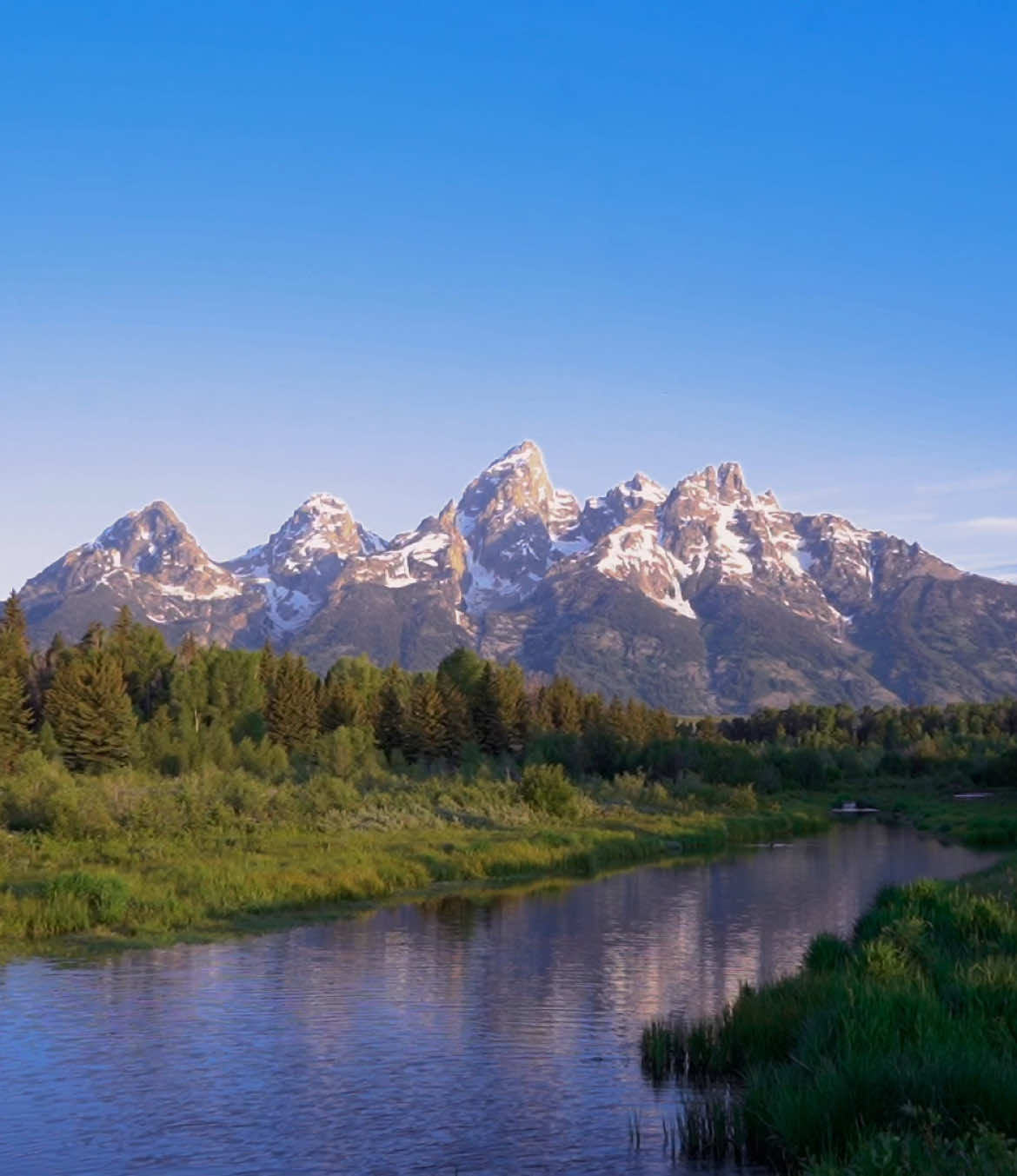 The Tetons are nothing short of numinous  #grandtetons #nationalpark #landscape #mountain #wyoming 