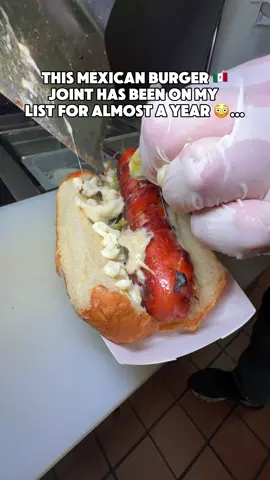 @Aztec burgers  I spent $55 including tip and 2 drinks 👌🏽👌🏽👌🏽 #LasVegasChicas #Mexican #Burgers #Food #hotdog 