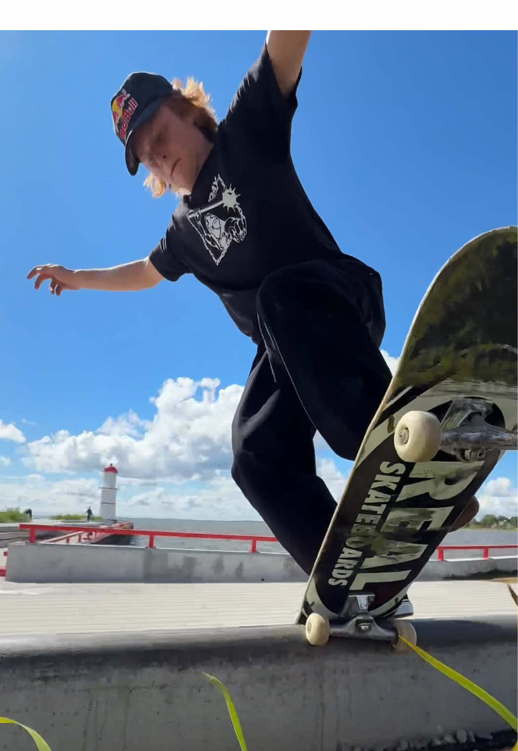 💯 @Rome Collyer got it like that - Front Blunt Bigspin in Montréal.  The Dime Glory Challenge got pushed to Sunday due to the weather. Stay tuned for more from the streets of Montréal tomorrow and coverage from the event Sunday. #skate #Skateboarding #montreal #skatetok #skatelife 