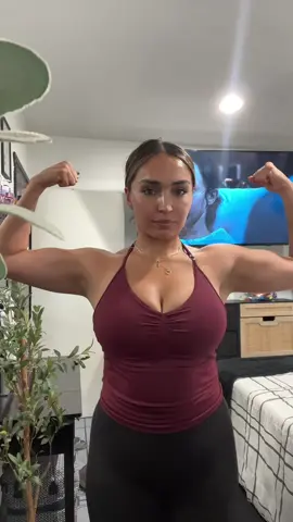 Everyday I just keep falling in love with my gains! 🫣🥵 you guys see them too right? Tell me it’s not just me! #parati #foryoupage #fypシ #relateable #fyp 