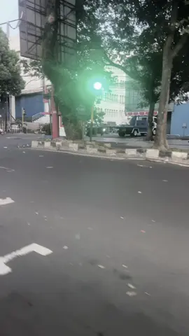 Pulang job pagi ini melihat sepanjang jalan kota Malangq tak SEINDAH Kota Malangq pagi kemarin 🥲 #prayformalang #prayforindonesia #demomalang2025 #demomalang #malangsedangtidakbaikbaiksaja 