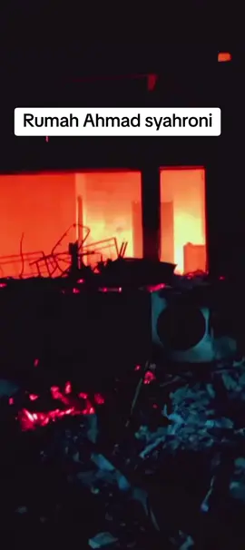 Rumah Ahmad syahroni dibakar di bandung #ahmad #syahroni #dpr #demo #viral 