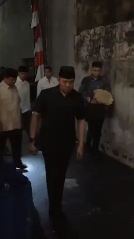 banyak yang bertanya, apa saya menyesal memilih bapak ? dengan tegas sya jawab GAK sama sekali gak mnyesal. saya salah 1orang yang ada di barisan bapak 