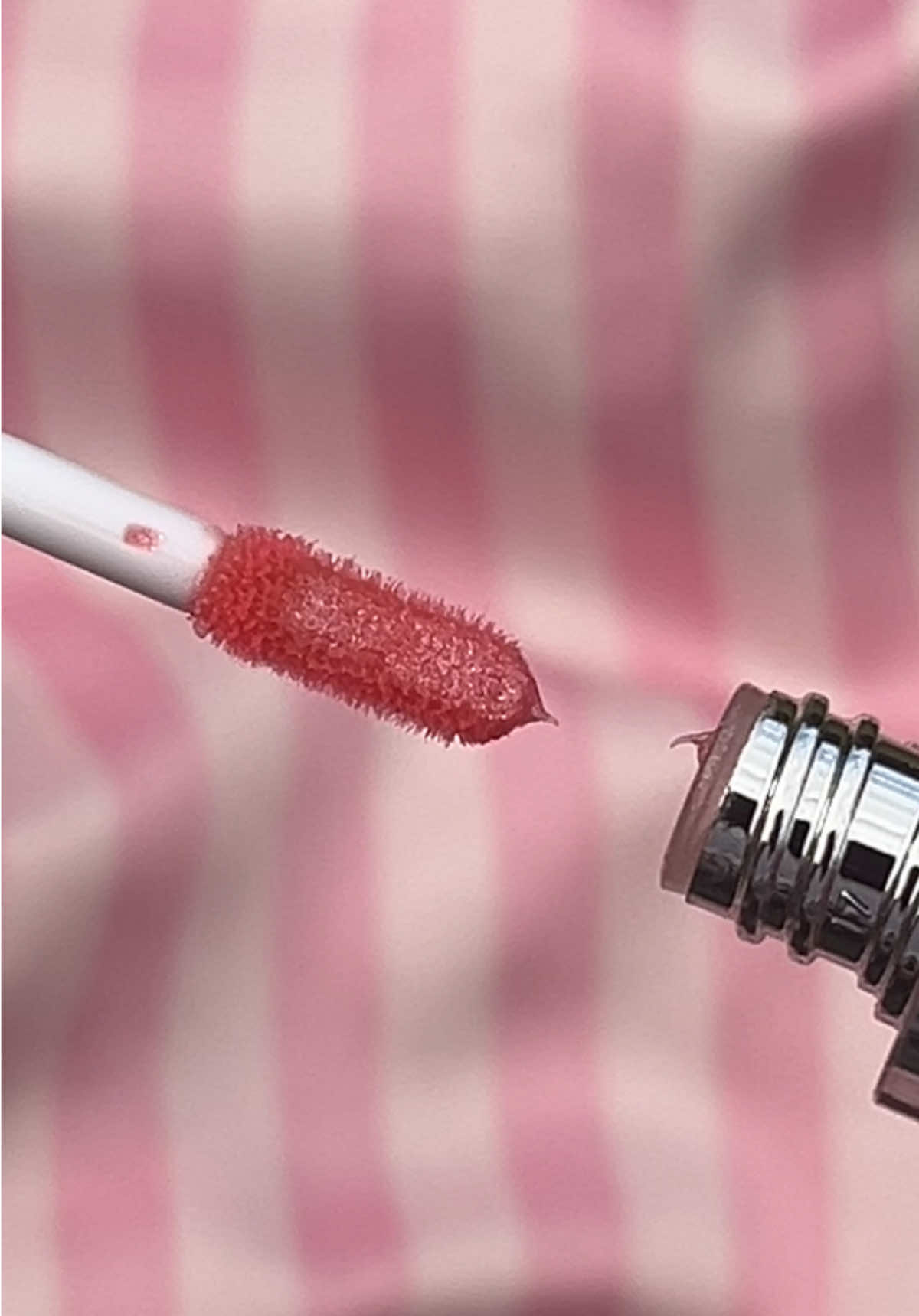 GOAL DIGGER gloss 💋🍒💕  #lipgloss #makeup #iconic 