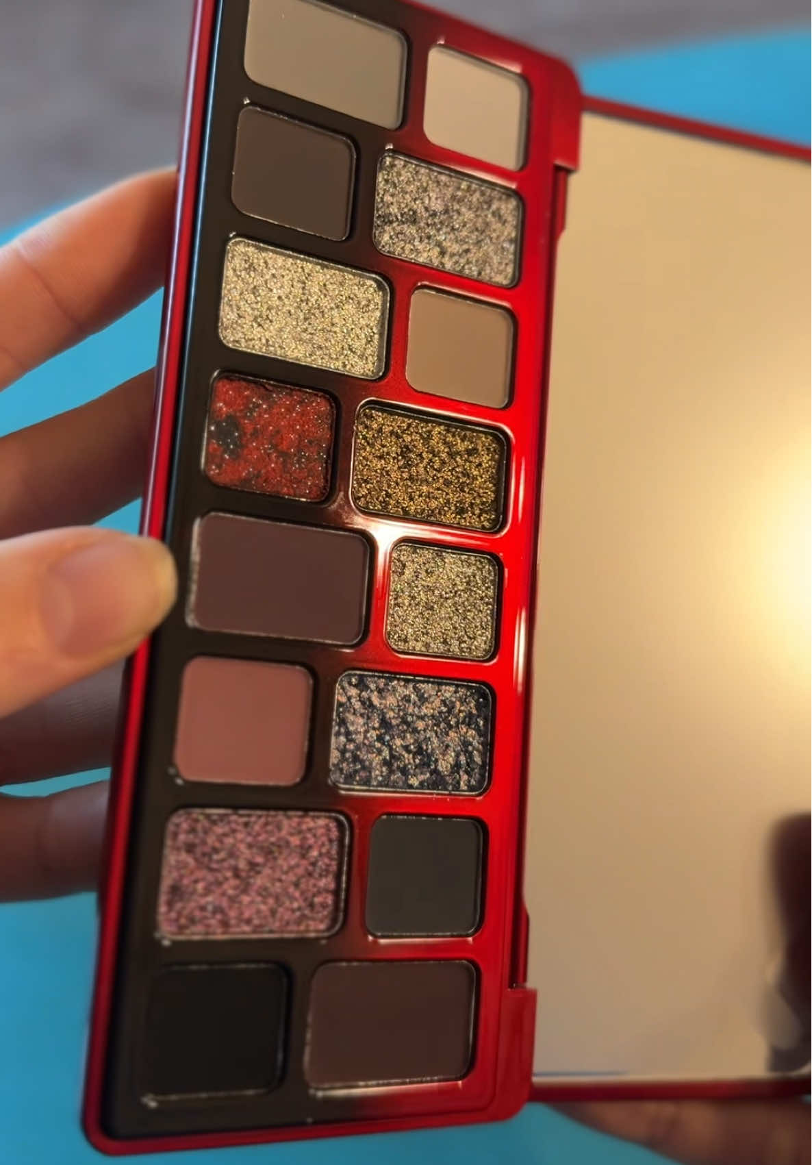 These are by far the best foil shadows I’ve ever swatched. 🤤 #foileyeshadow #duochrome #duochromeyeshadow #eyeshadow #makeup 