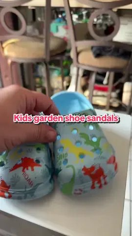 Super cute garden sandals at such an amazing bargain #GardenSandal #GardenShoe #KidsApparel 