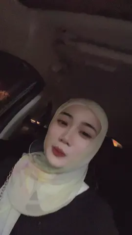 janganlah sedih kalau orang cakap awak tak cantik. mata orang lain lain kan. siapa tahu, dimata monyet, awak cantik #foryou 