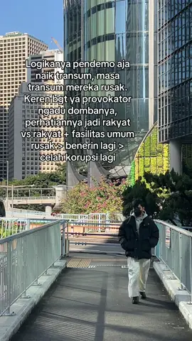 Yakin yang bakar pendemo ? Mereka aja  pulang pergi naik transum 