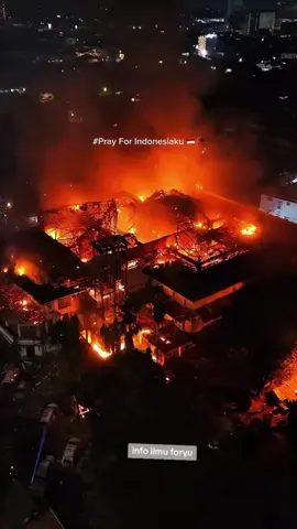 Kota Tercinta Kita Diguncang Akibat Aksi Demo Yg Berujung Pembakaran Kantor DPRD Mari Kita Doakan Agar Makassar Kembali Membaik Dan Berdamai🤲🤲🥺 #prayforindonesiaku😭🇲🇨  #prayformakassar😢😢😢😢 #demomakassar  #makassardamai