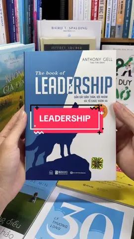 Leadership – Cuốn sách giải mã bí mật trở thành nhà lãnh đạo thực thụ. Bạn có bao giờ tự hỏi: Điều gì làm nên sự khác biệt giữa một người quản lý bình thường và một nhà lãnh đạo vĩ đại? Trong “Leadership” của Anthony Gell, tác giả đưa bạn vào thế giới của những CEO, doanh nhân và nhà lãnh đạo hàng đầu thế giới.  Cuốn sách tổng hợp những nguyên tắc lãnh đạo thực chiến, những câu chuyện truyền cảm hứng và những bài học được đúc kết từ thực tiễn – giúp bạn biết cách dẫn dắt đội nhóm, tạo tầm ảnh hưởng và bứt phá trong sự nghiệp. Nếu bạn muốn trở thành người đứng đầu, muốn chinh phục sự tôn trọng và niềm tin từ tập thể, thì “Leadership” chính là chiếc chìa khóa mà bạn cần.#tiemsachbinhyen #BookTok #sach #sachhay #leadership 