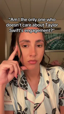 She really has the pick me army out in full force💍 #taylorswifttok #fyp #taylorandtravis #erastour #engagement 