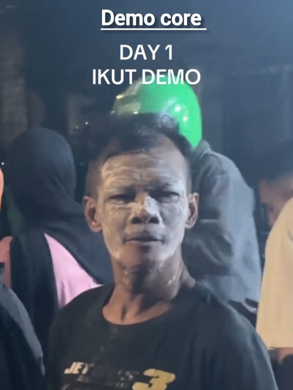 kejadian lucu saat demo  #democore #demodpr #kejadianlucu #gadiskalimantan12 
