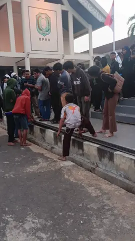 kita tonton yang lucu lucunya saja biar tidak tegang #bubarkandpr #demo #fyp #viral #pontianak 