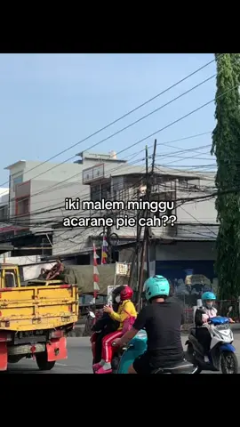 iki malem minggu acarane pie cah??