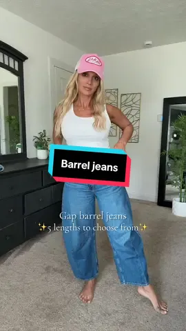 These are THE perfect barrel jeans and they are on sale now!! Wearing size 27, regular length. @Gap #gapjeans #barreljeans #denim #fallfashion #ttsfashionfam