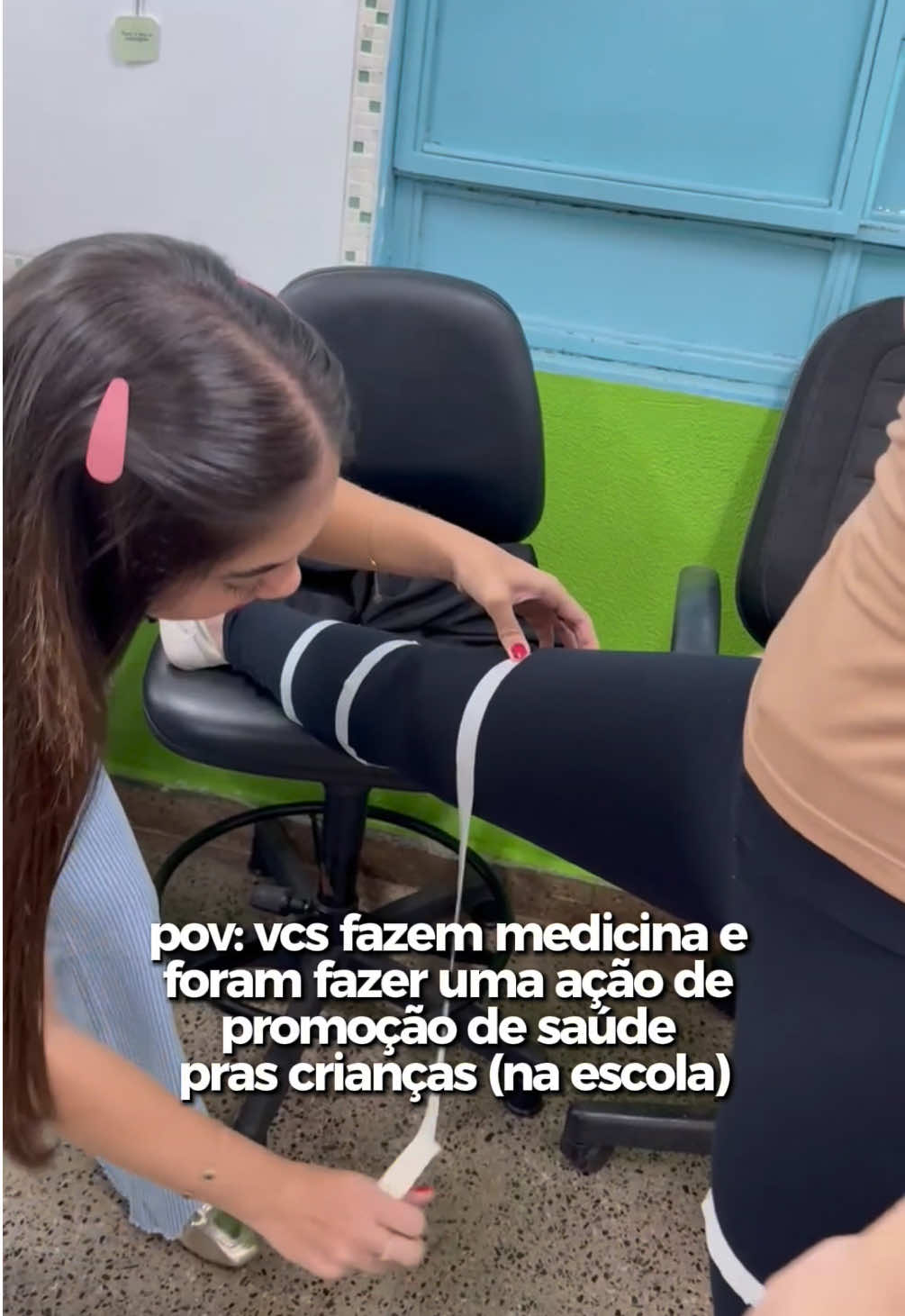 hoje fizemos essa apresentação sobre a dengue em uma escola pras criancinhas!! Foi incrível🥹🤍