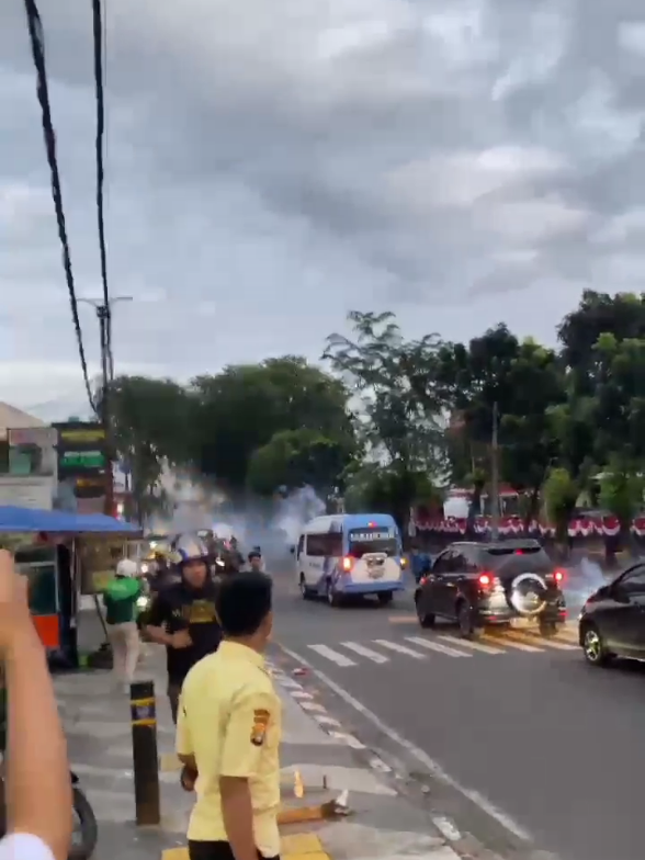 CHAOS DI MAKO BRIMOB KELAPA DUA DEPOK #demohariini #viral #brimob #ojol #foryoupage 