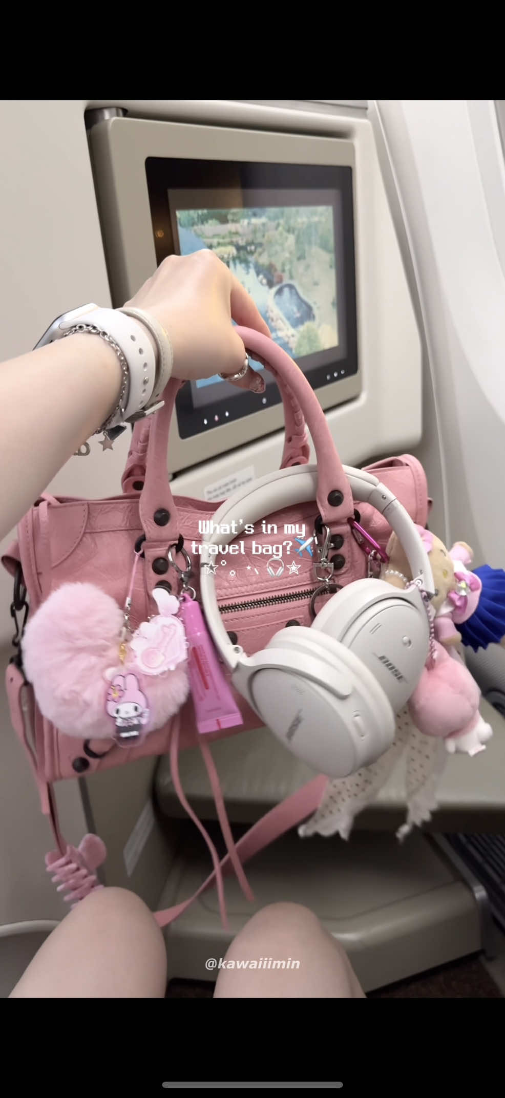 What’s in my travel bag?☁️✈️  ••☆ ASMR ദ്ദി •⩊• ) ♡ Pouch from @Queenie_official  #asmr #asmrsounds #whatsinmybag