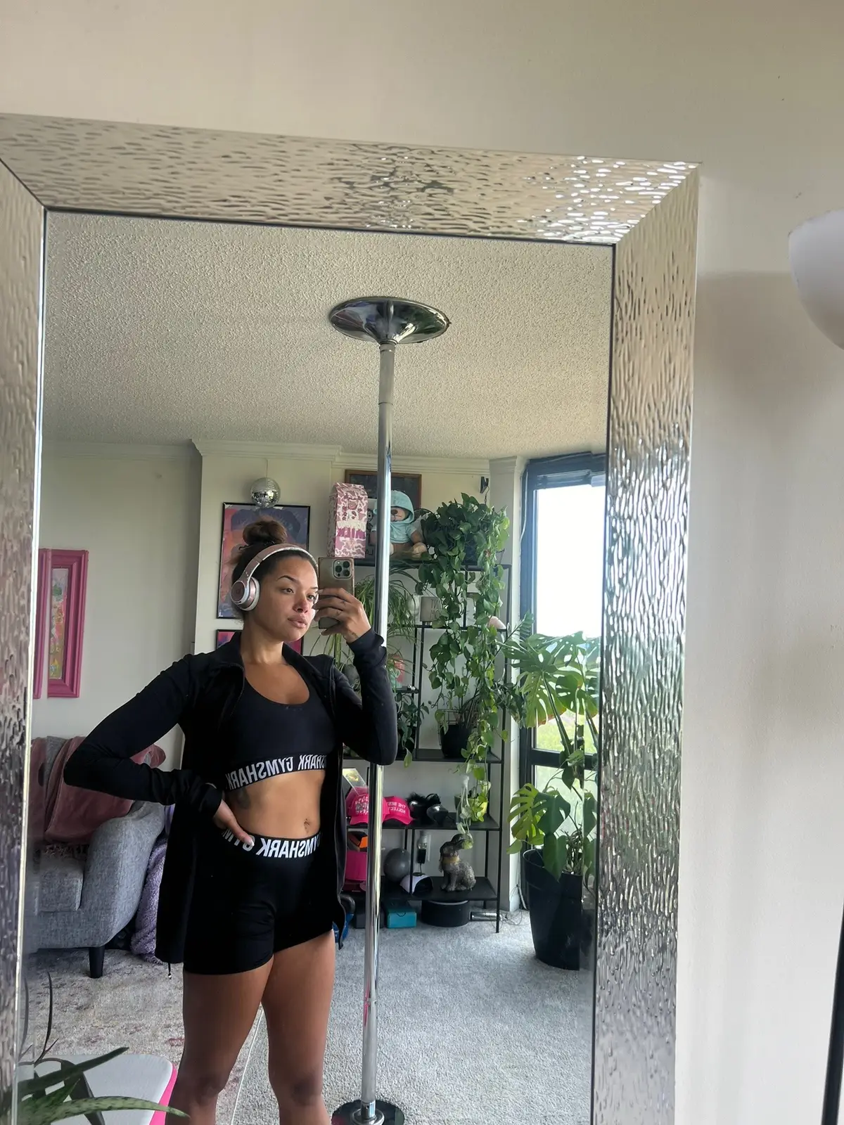 Successfully made it to the gym five times this week! 🥳 I find that wearing cute gym fits really makes a difference in the workout for me. Wearing @Gymshark @AYBL @Savage X Fenty & tagged the tie dye shorts from TTS. It’s funny to see how your body transitions day to day 🤣 #gymfits #gymoutfits #gymgirls #GymTok #FitTok 