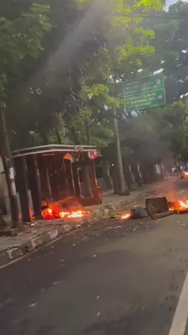 Kondisi Bandung Pagi Ini Seperti Bandung Lautan Api Speechless ngeliat keadann indonesia saat ini 😭 semoga lekas membaik indonesiaku #demo #bandung #indonesia🇮🇩 