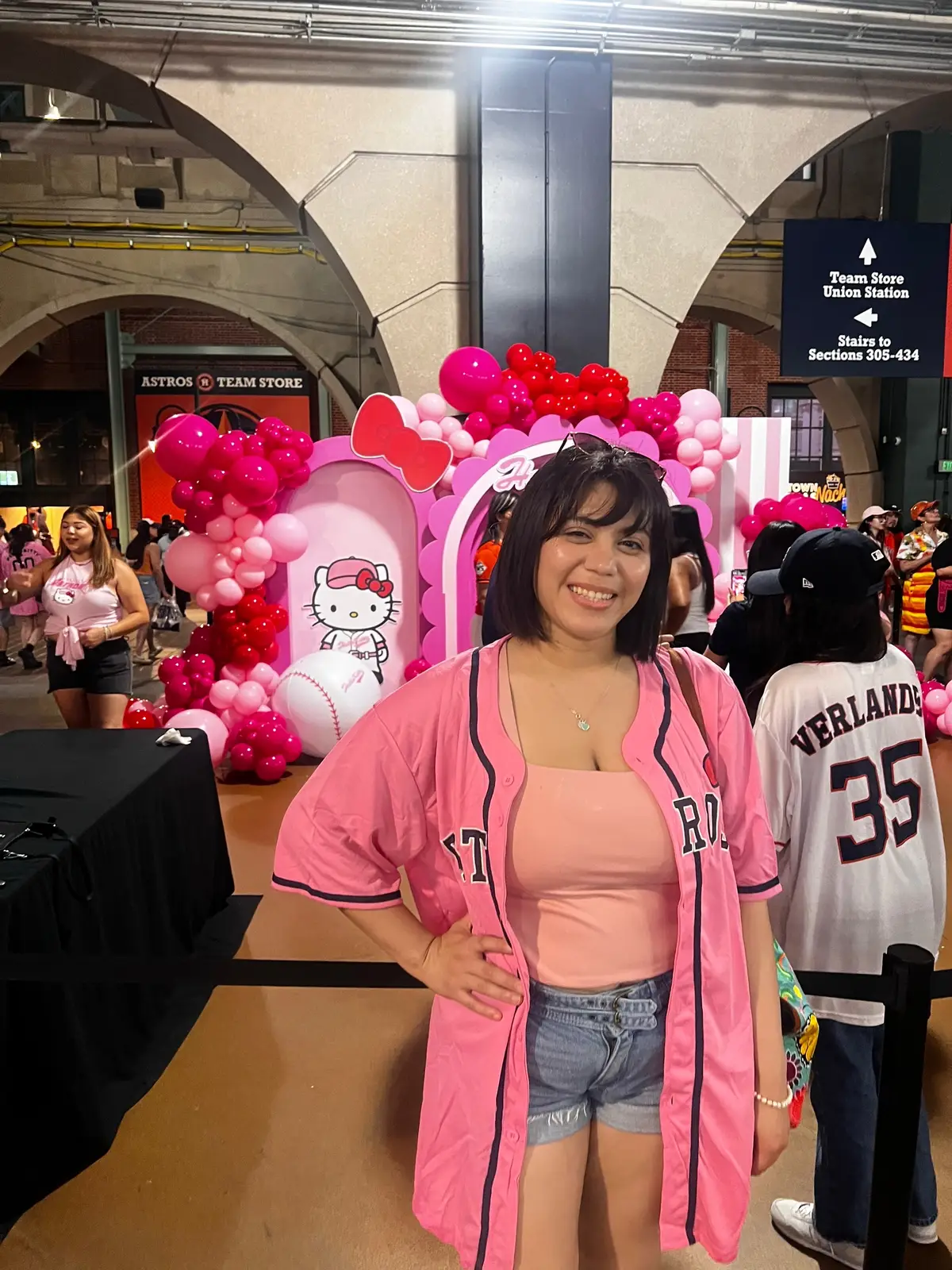 we lost and i almost passed out but check out my cute jersey! 💕🌸🎀 #hellokitty #hellokittynight #astros 
