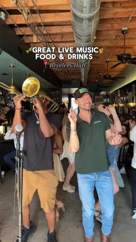 Looking for live music and good food and drinks in Dallas? We’ve been going here for years, but it always hits the spot! Jazz, dancing, and a vibe… add @RevelersHall to your Dallas & Bishop arts to do list!  #dallasbars #livemusic #dallasfood #bishopartsdistrict #thingstodoindallas 