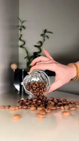 تهزمني القهوه🤍                                                                                      #fyp #v60 #explore #your_coffee #foryou 