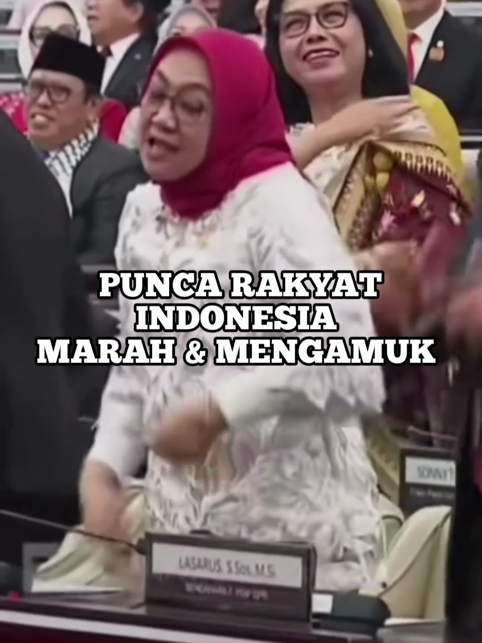 Ini la punca rakyat Indonesia mengamuk...!  aksi joget anggota DPR  AKIBAT tunjangan fantastis anggota DPR, dan selepas itu aksi anggota DPR joget di acara Sidang Tahunan pada Jumaat, 15  Obor 2025 lalu picu demo besar bermula di depan Bangunan DPR Jakarta sebelum merebak ke daerah lain Kemarahan penunjuk perasaan di Jakarta semakin memuncak penunggang penghantar makanan yang dirempuh kenderaan perisai polis ketika tunjuk perasaan  pada Khamis 28 Ogos di Jakarta mencetuskan gelombang kemarahan rakyat. Terkini beberapa bangunan DPR dibeberapa daerah dibakar dan balai polis diserang PEDEMO..  