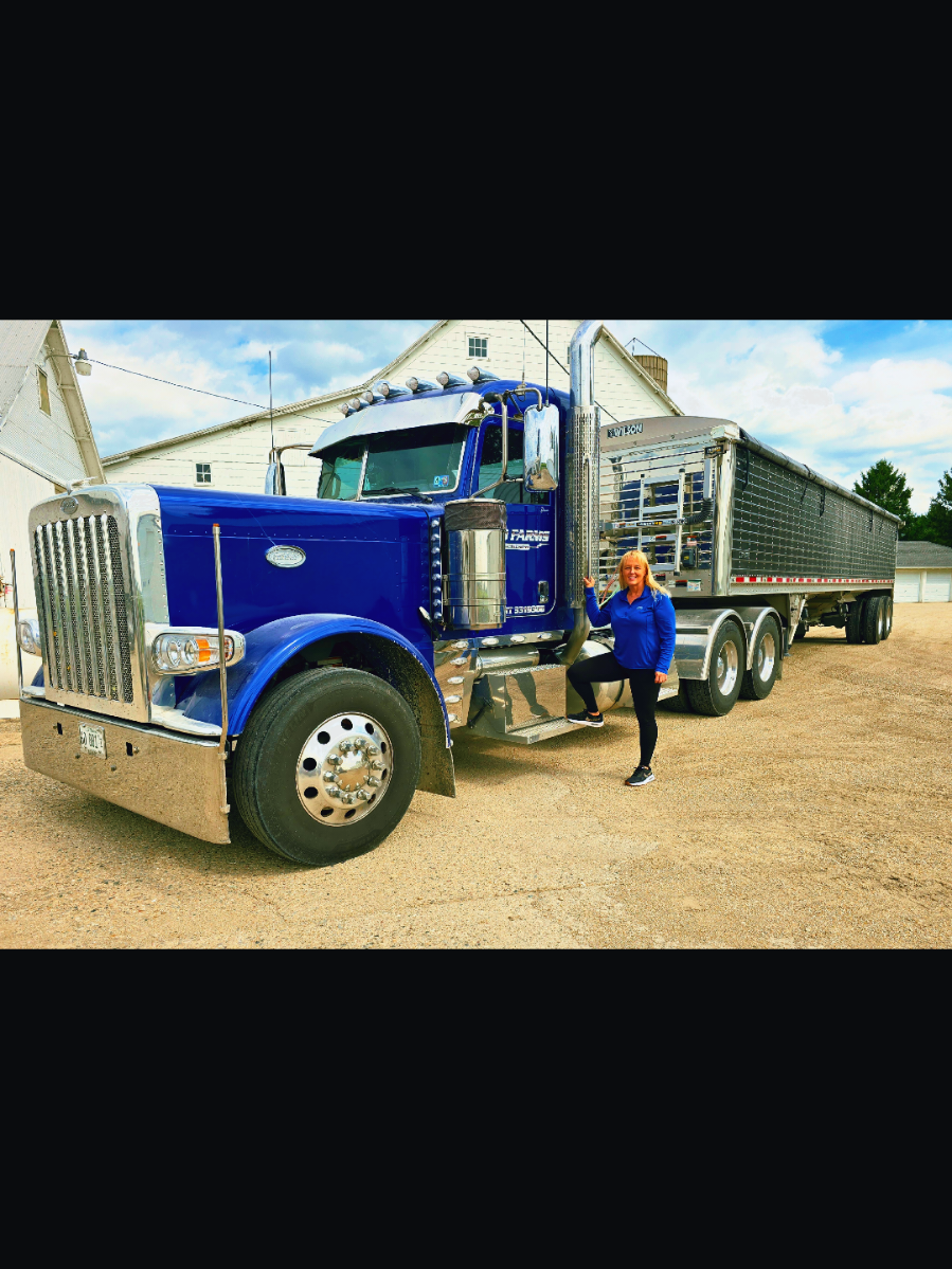 Happy Friday.  more 🌽to the ethanol plant. I washed my truck when I got home. has been a lost cause this past week.  #farmtok #largecar #working #fyp #friday 