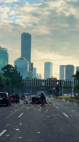 Jakarta, 30 Agustus 2025 — Day 1 situation after demonstration 🥀 #prayforindonesia #fyp #fyppppppppppppppppppppppp #foryoupage #jktinfo