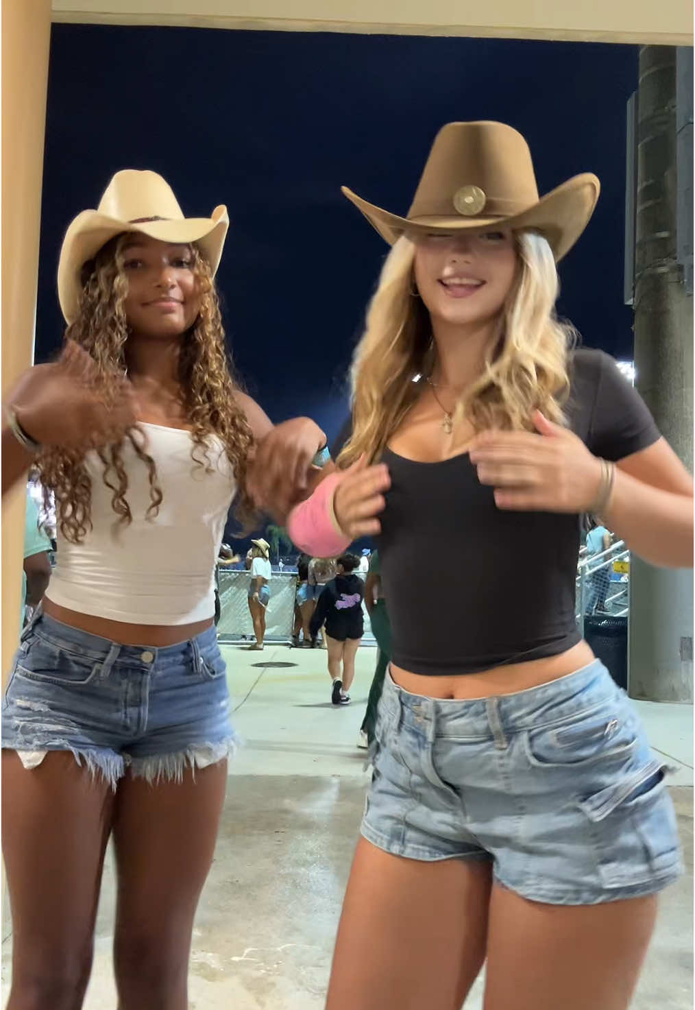 @kayleigh 🤠🤠 #country #fyp #foryou #trending 